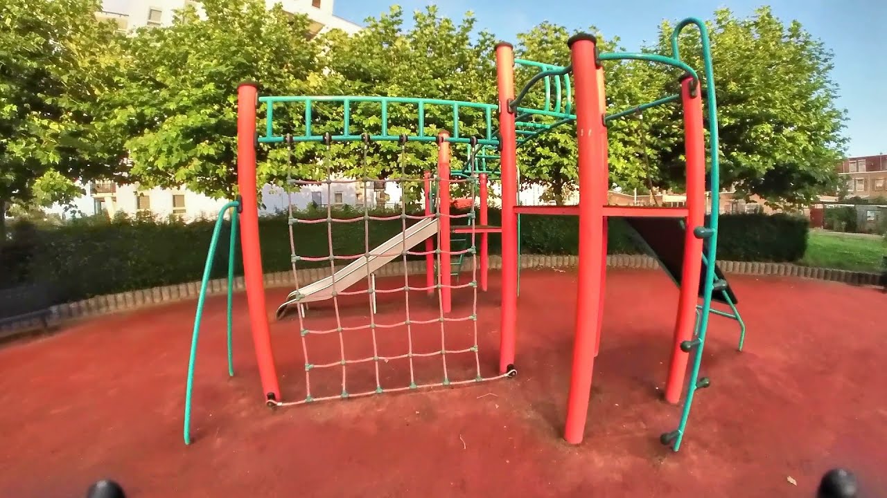 Mounting and Removing the Propellers